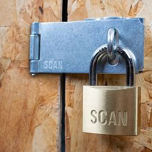 Scan Galvanised Hasp and Staple with Padlock